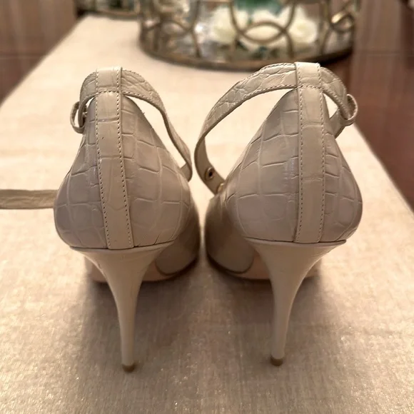 Burberry Beige Croc-Embossed Leather Ankle Strap Heels Size 40/ 9US - Picture 10 of 13